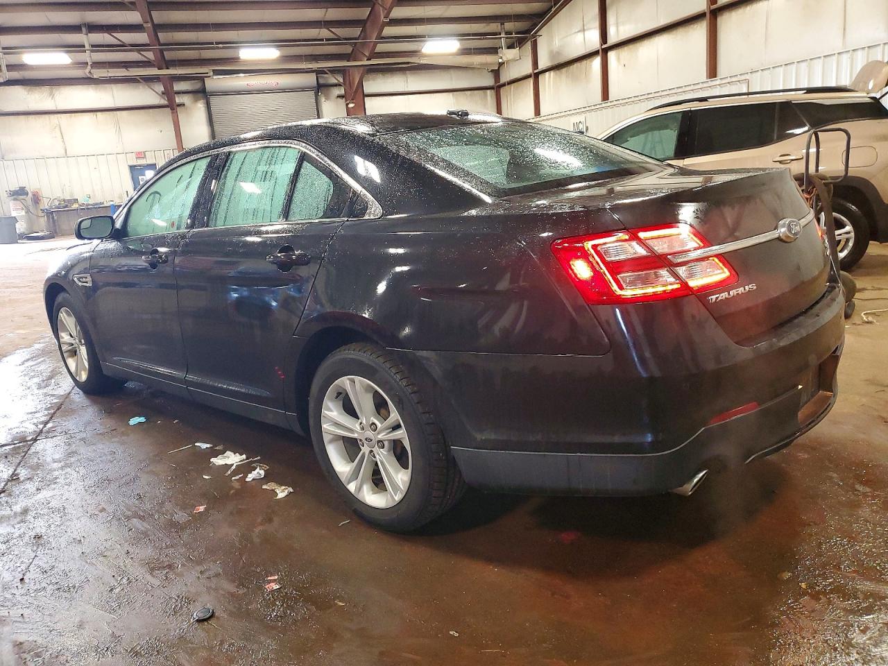 2015 FORD TAURUS SEL photo 2
