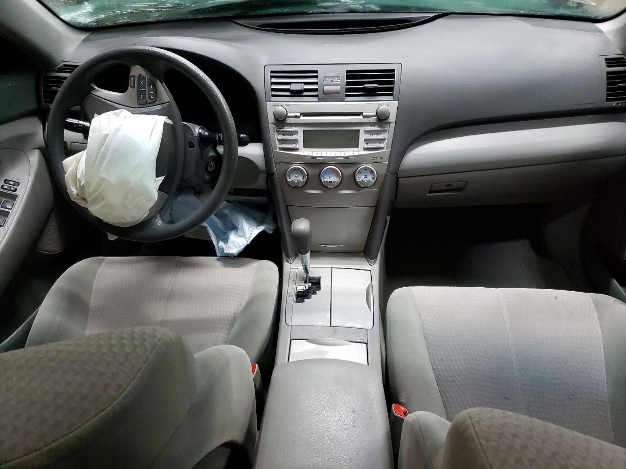 2010 TOYOTA CAMRY BASE photo 8