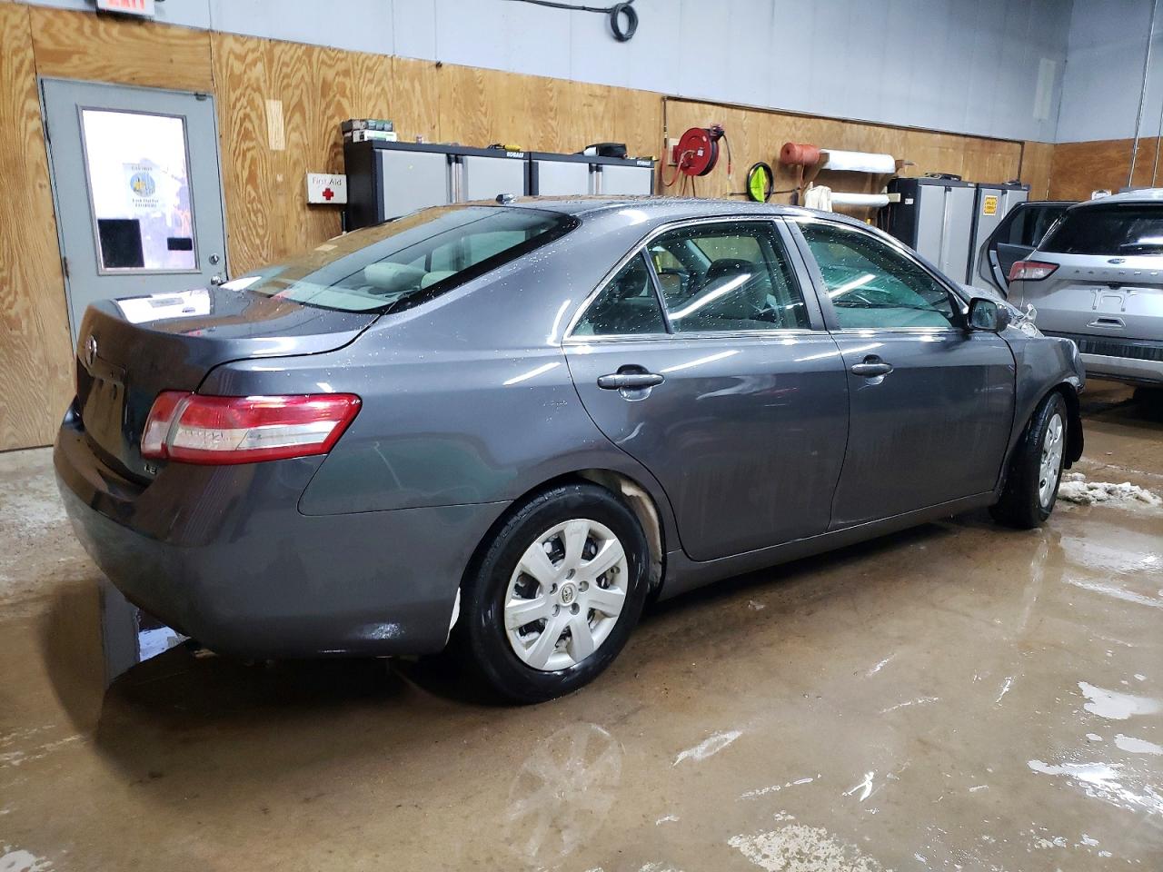 2010 TOYOTA CAMRY BASE photo 3
