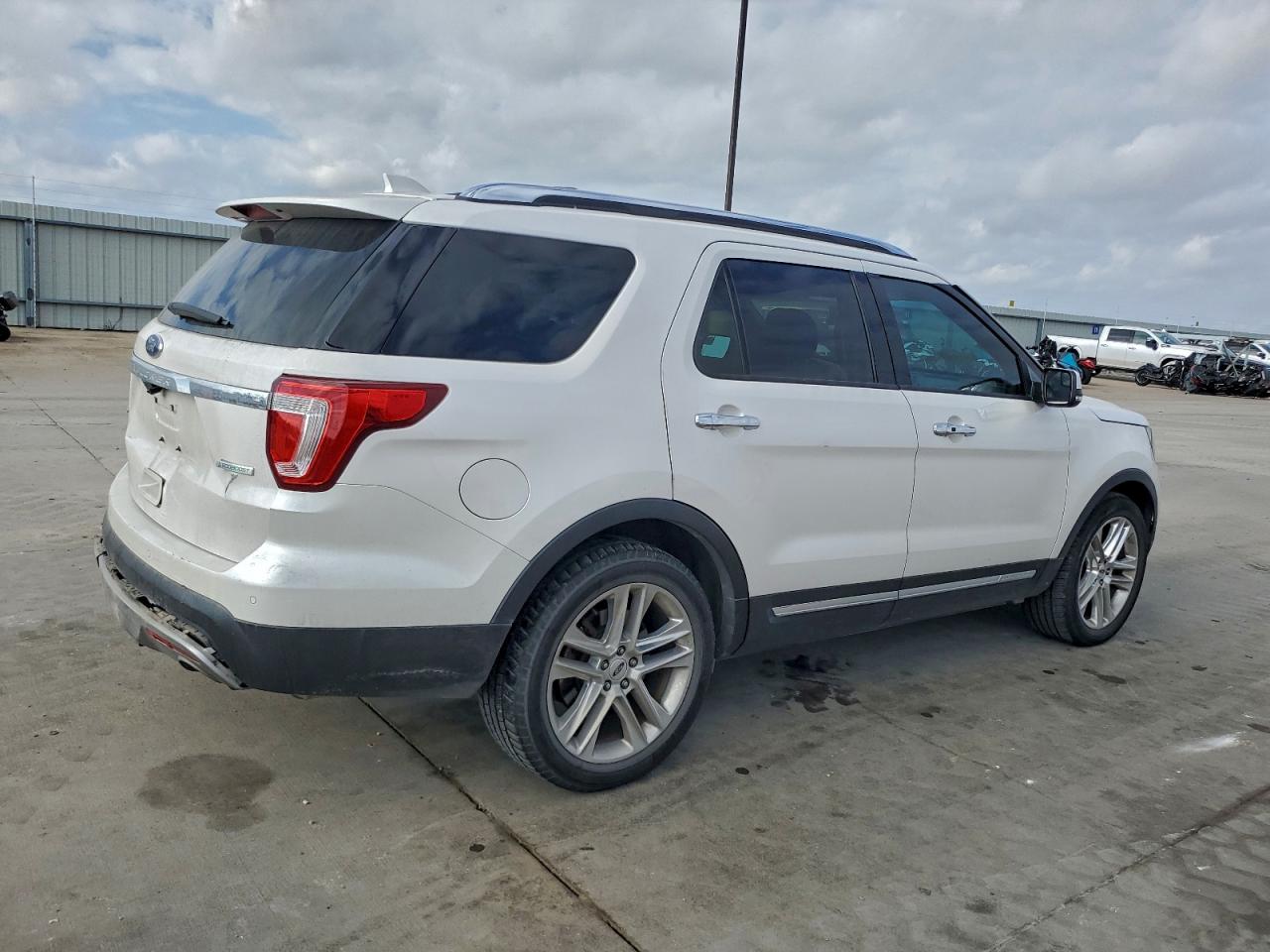 2017 FORD EXPLORER LIMITED photo 3