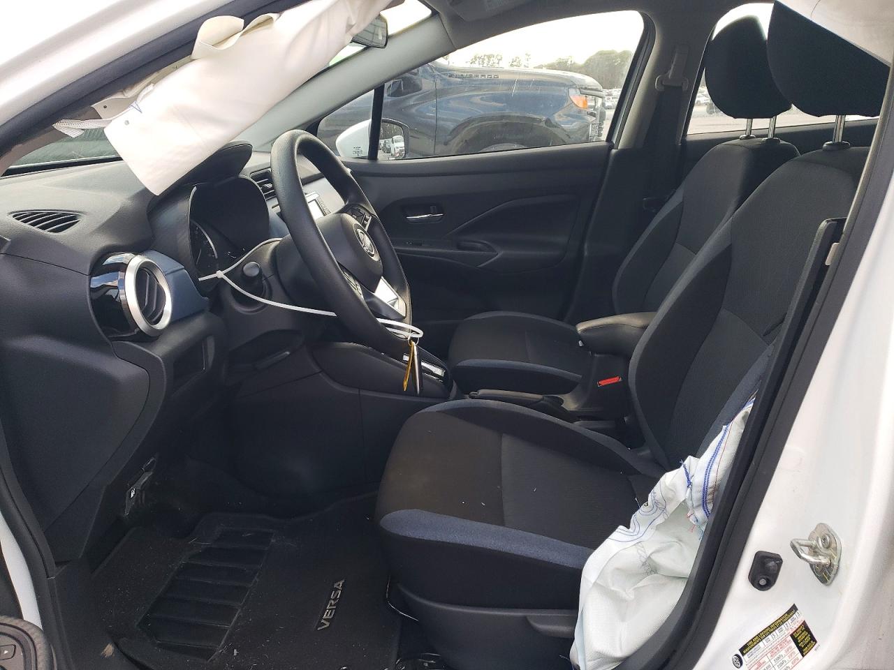 2025 NISSAN VERSA SV photo 7
