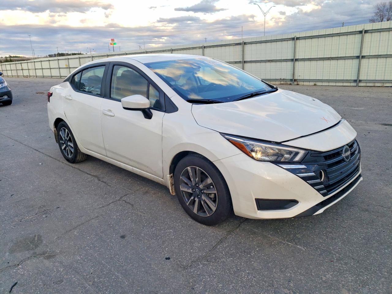 2025 NISSAN VERSA SV photo 4