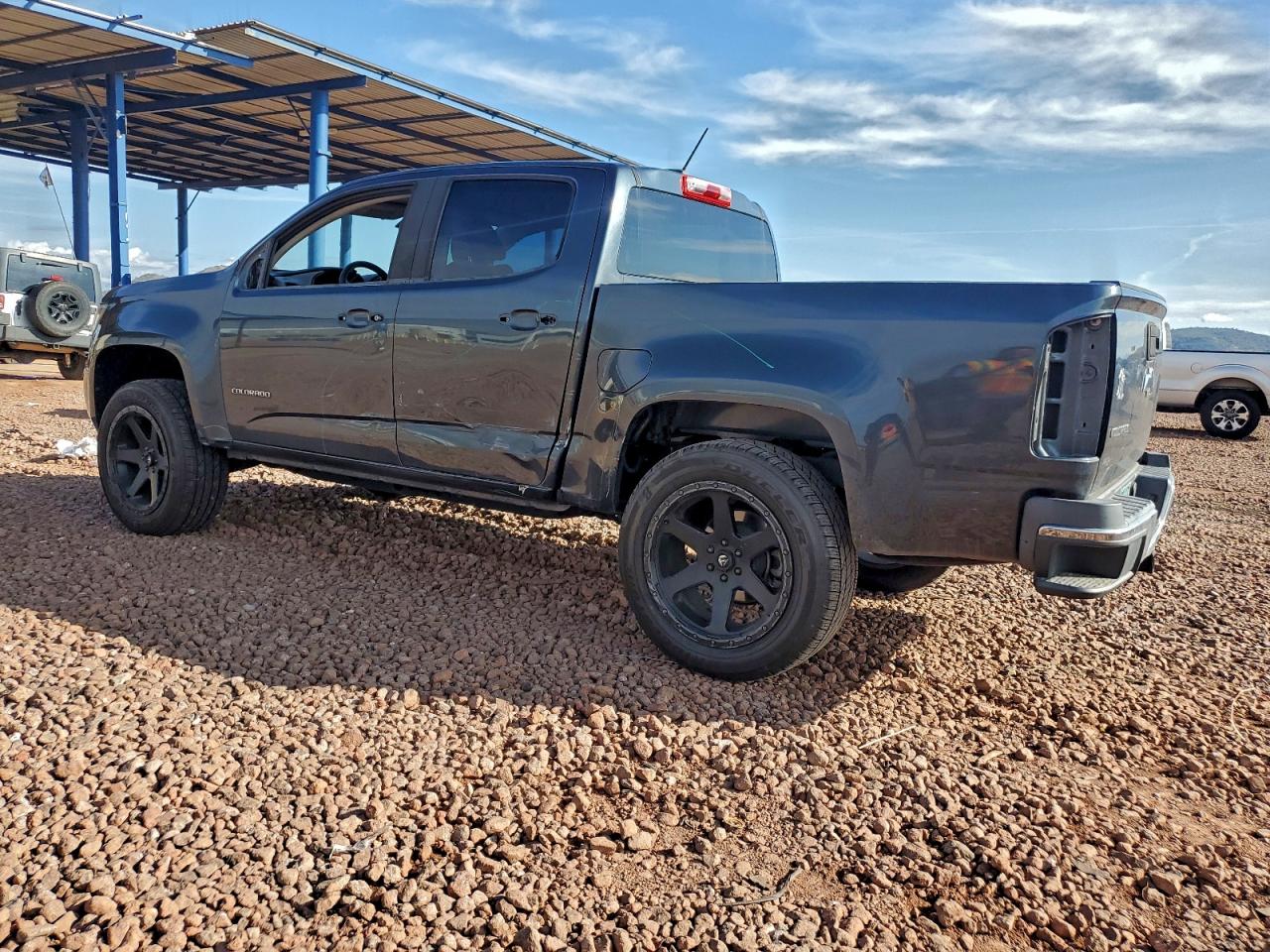 2019 CHEVROLET COLORADO photo 2