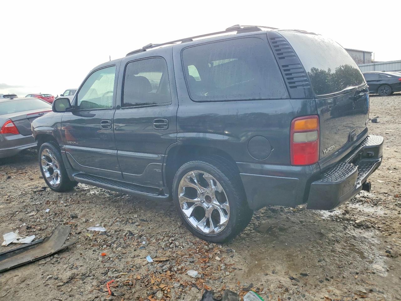 2003 GMC YUKON DENALI photo 2