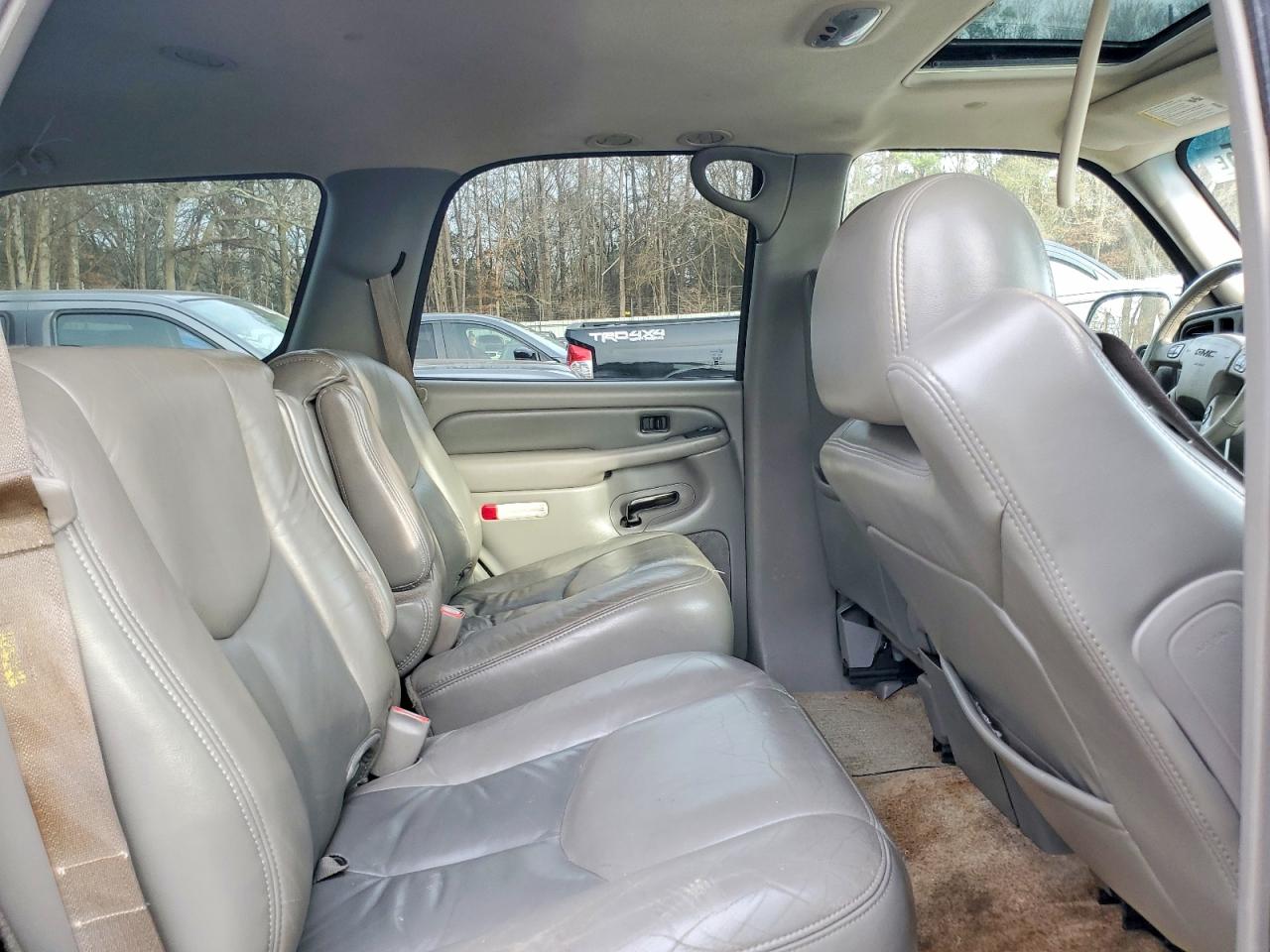 2003 GMC YUKON DENALI photo 11
