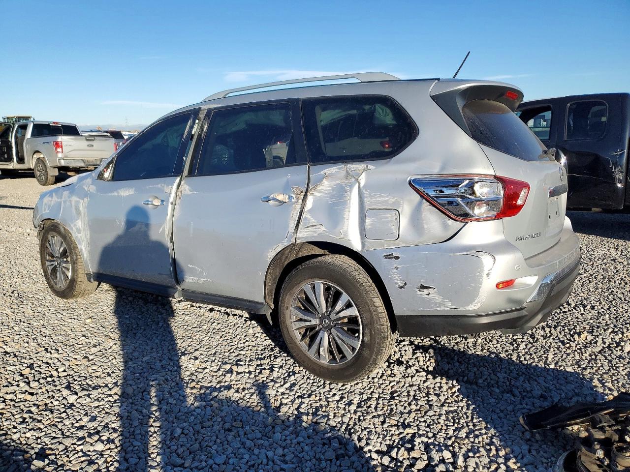 2017 NISSAN PATHFINDER S photo 2