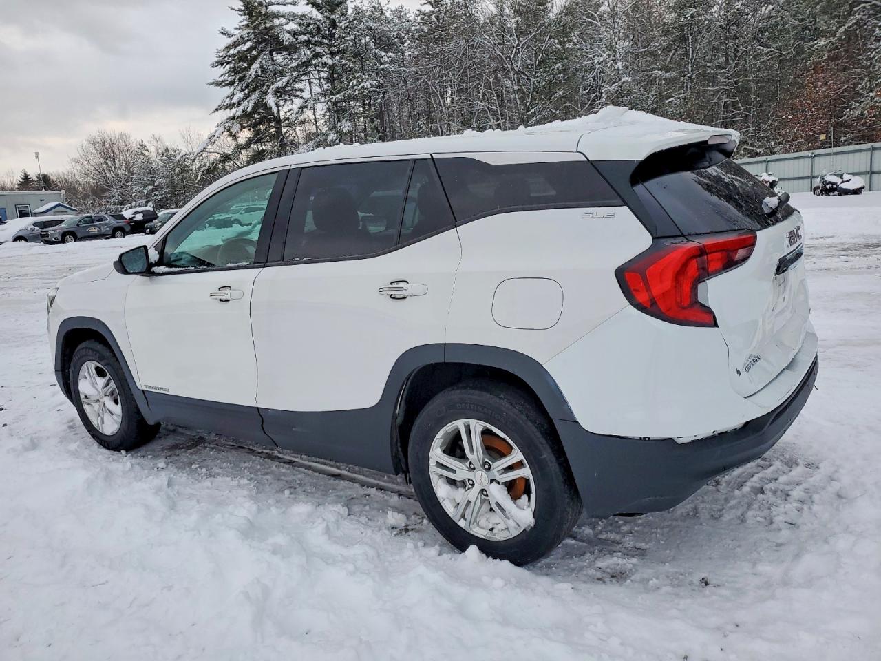 2018 GMC TERRAIN SLE photo 2