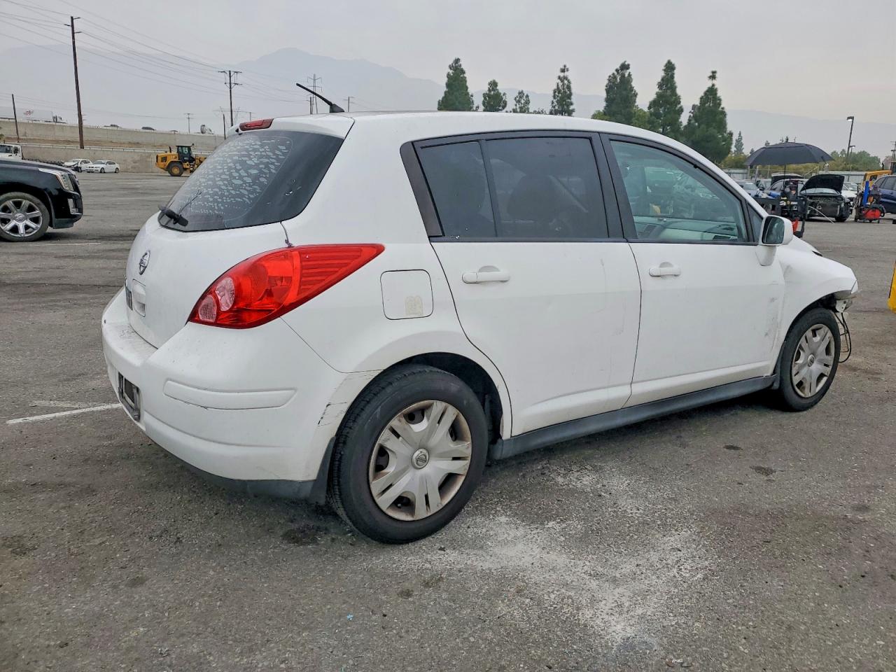 2011 NISSAN VERSA S photo 3