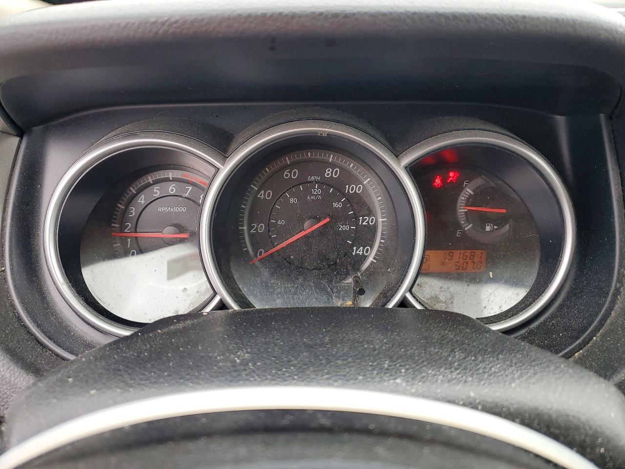2011 NISSAN VERSA S photo 9