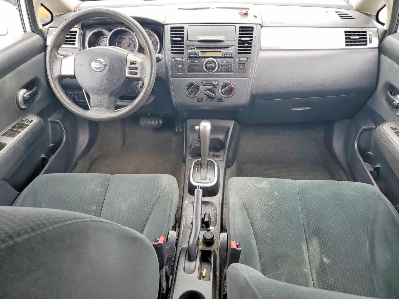 2011 NISSAN VERSA S photo 8