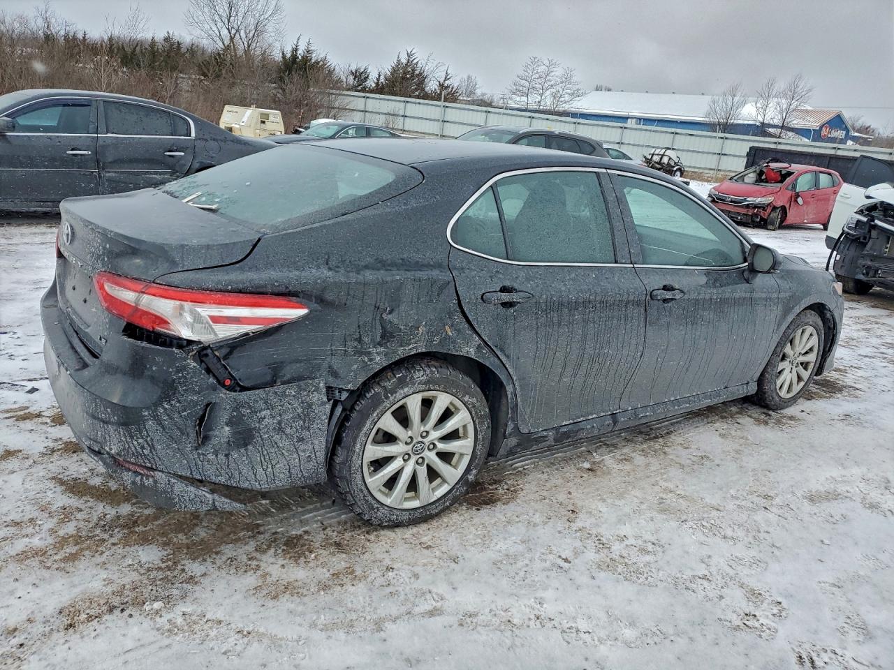 2018 TOYOTA CAMRY L photo 3