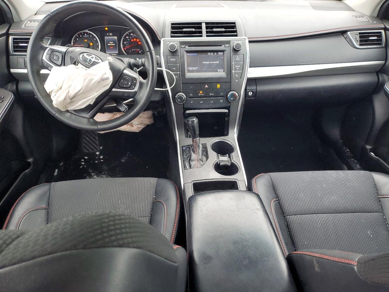2017 TOYOTA CAMRY LE photo 8