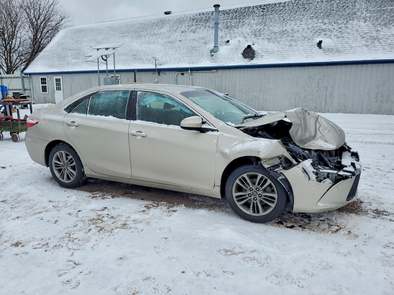 2017 TOYOTA CAMRY LE photo 4