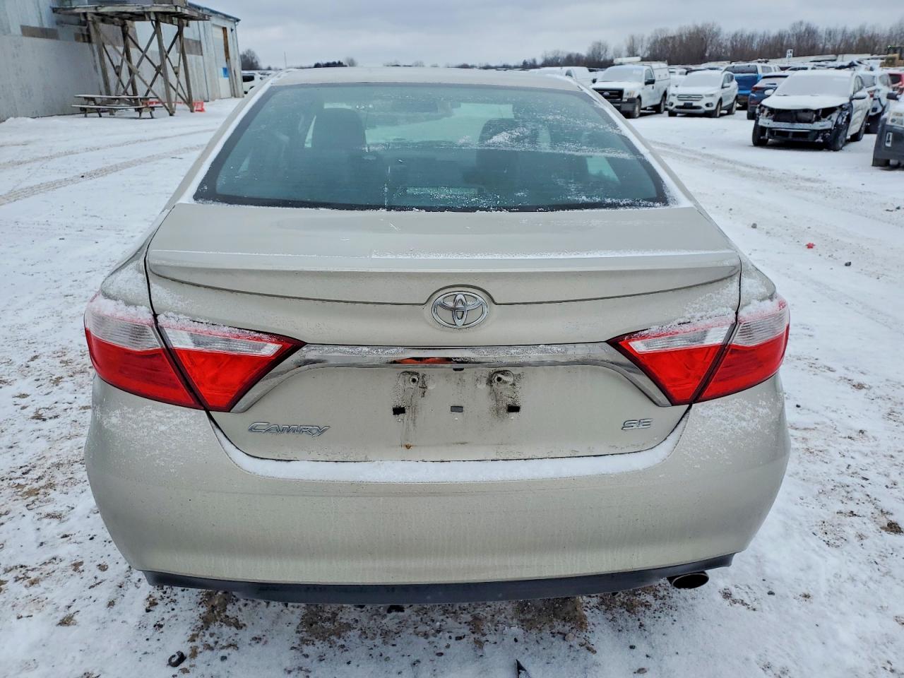 2017 TOYOTA CAMRY LE photo 6