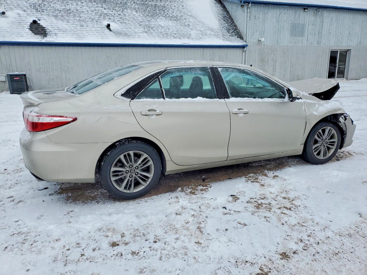 2017 TOYOTA CAMRY LE photo 3
