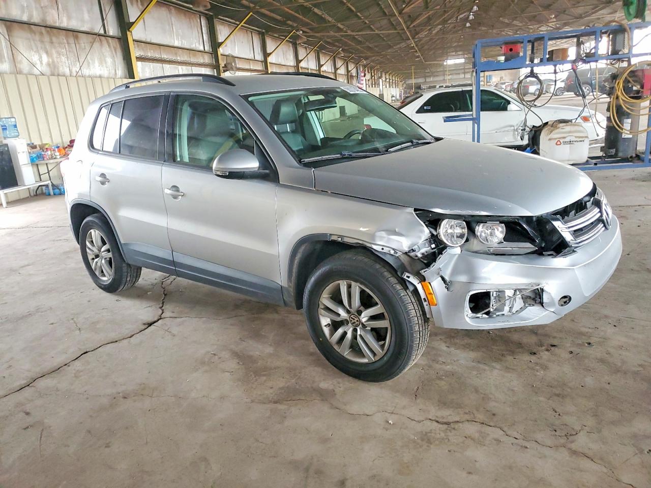 2017 VOLKSWAGEN TIGUAN S photo 4