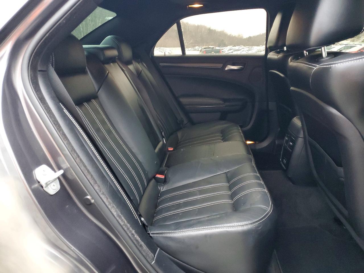 2016 CHRYSLER 300 S photo 10