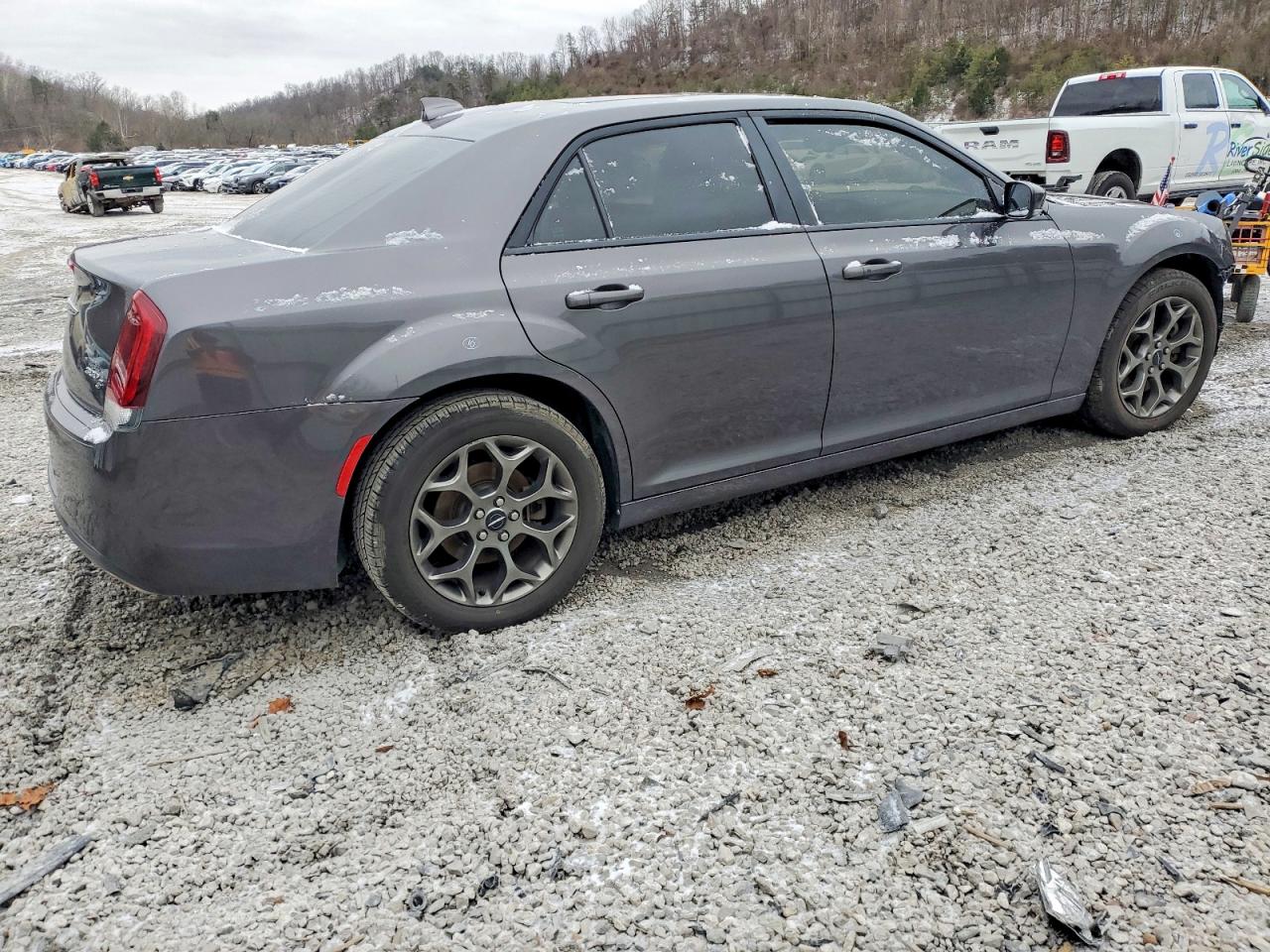 2016 CHRYSLER 300 S photo 3