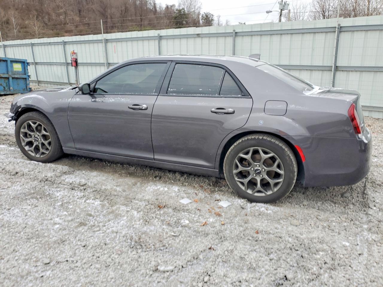 2016 CHRYSLER 300 S photo 2