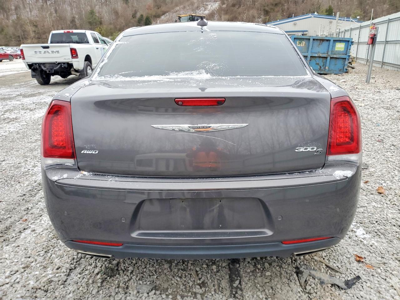 2016 CHRYSLER 300 S photo 6
