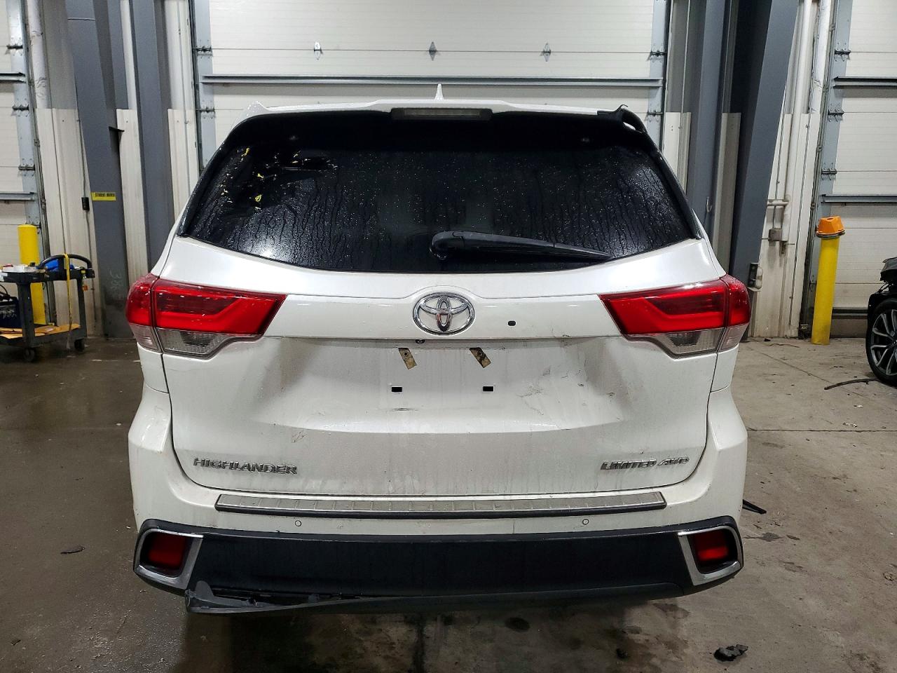 2018 TOYOTA HIGHLANDER LIMITED photo 6