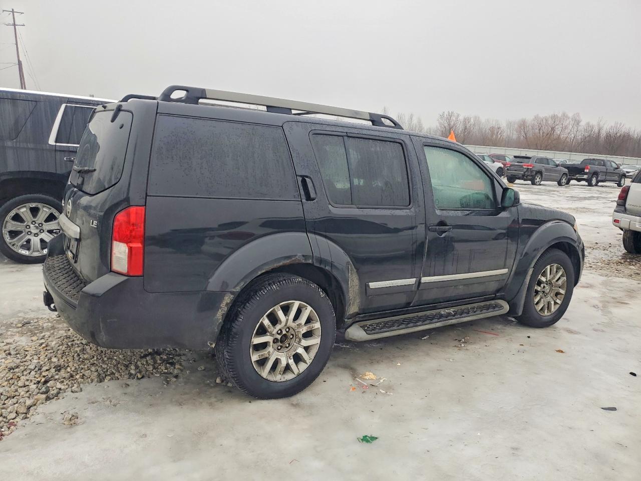 2011 NISSAN PATHFINDER S photo 3