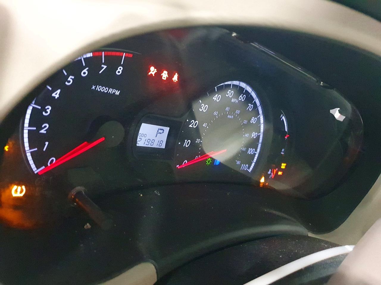 2014 TOYOTA SIENNA LE photo 9