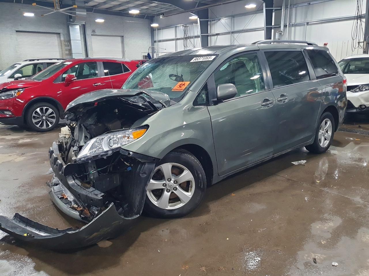 2014 TOYOTA SIENNA