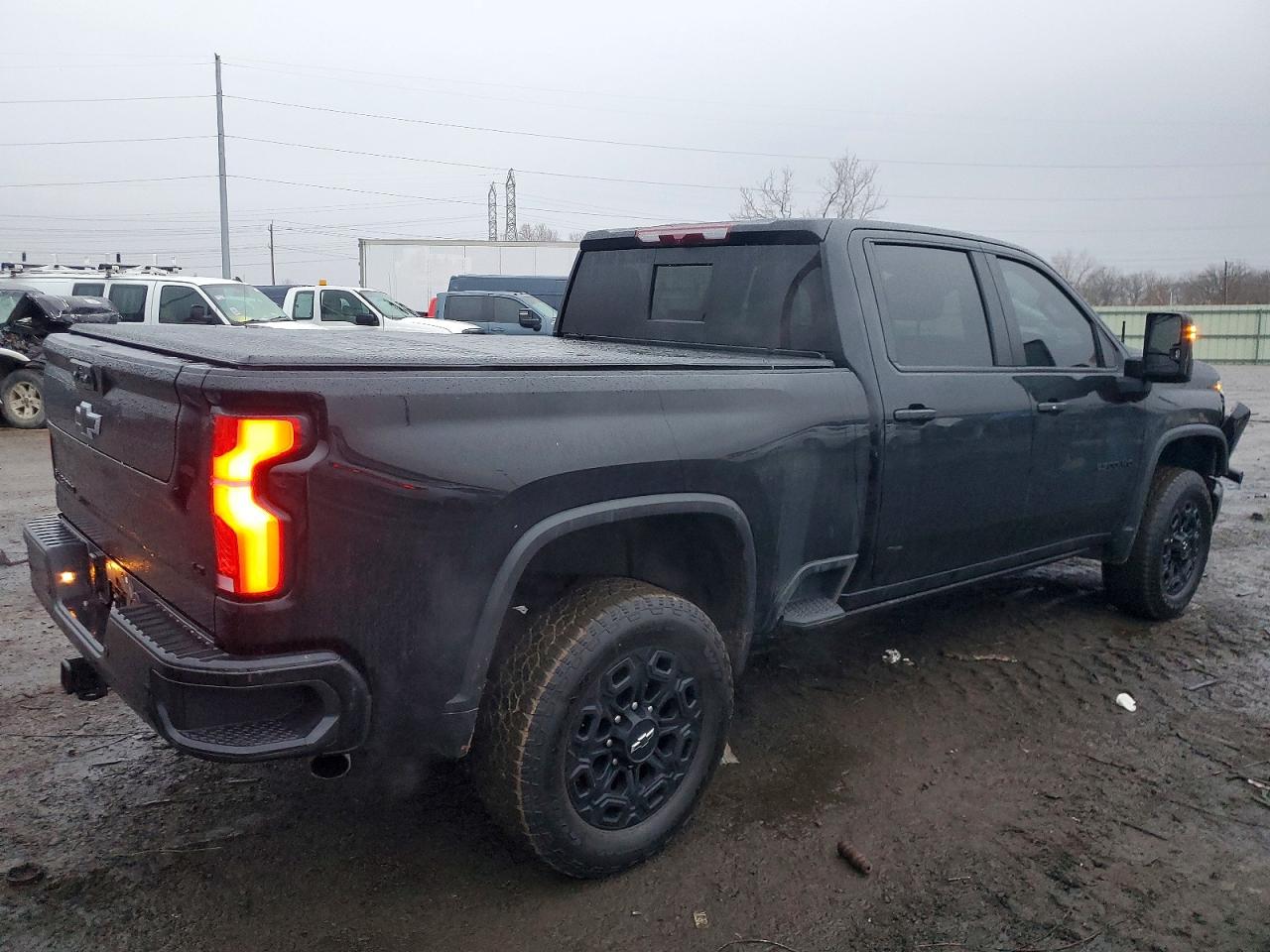 2024 CHEVROLET SILVERADO K2500 HEAVY DUTY LT photo 3