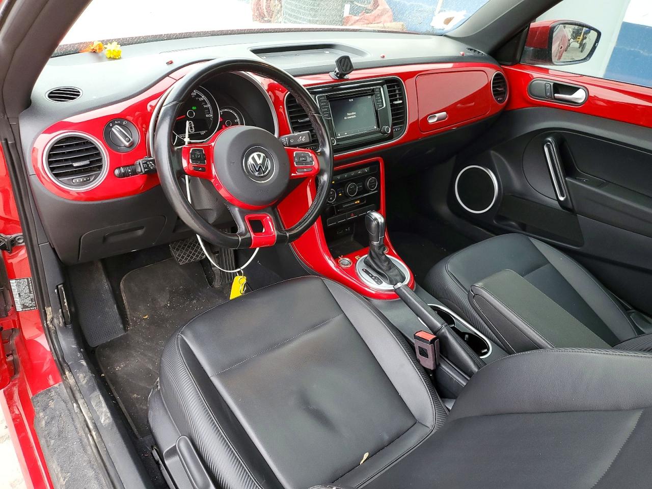 2018 VOLKSWAGEN BEETLE SE photo 8