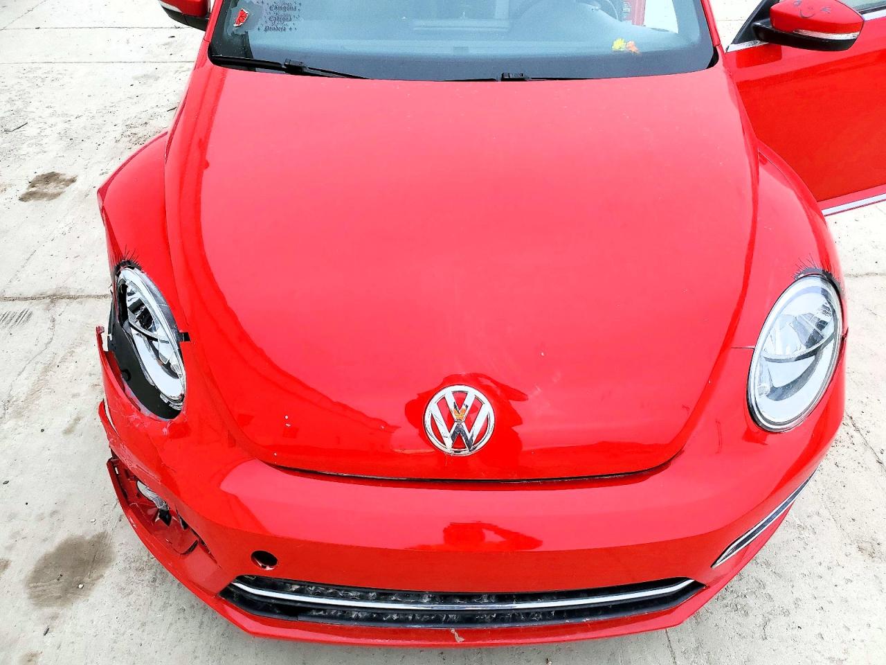 2018 VOLKSWAGEN BEETLE SE photo 11