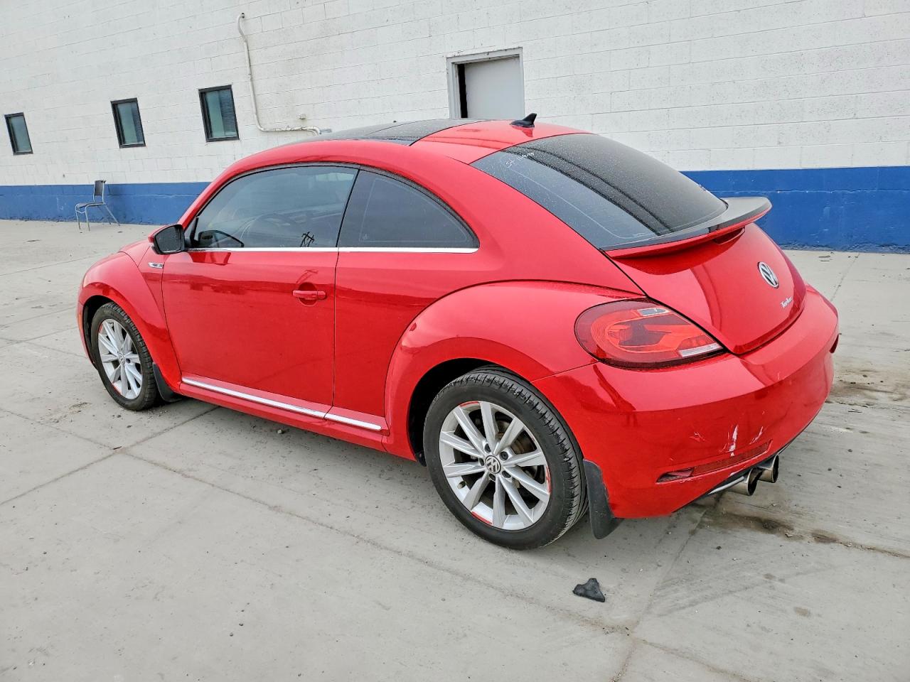 2018 VOLKSWAGEN BEETLE SE photo 2