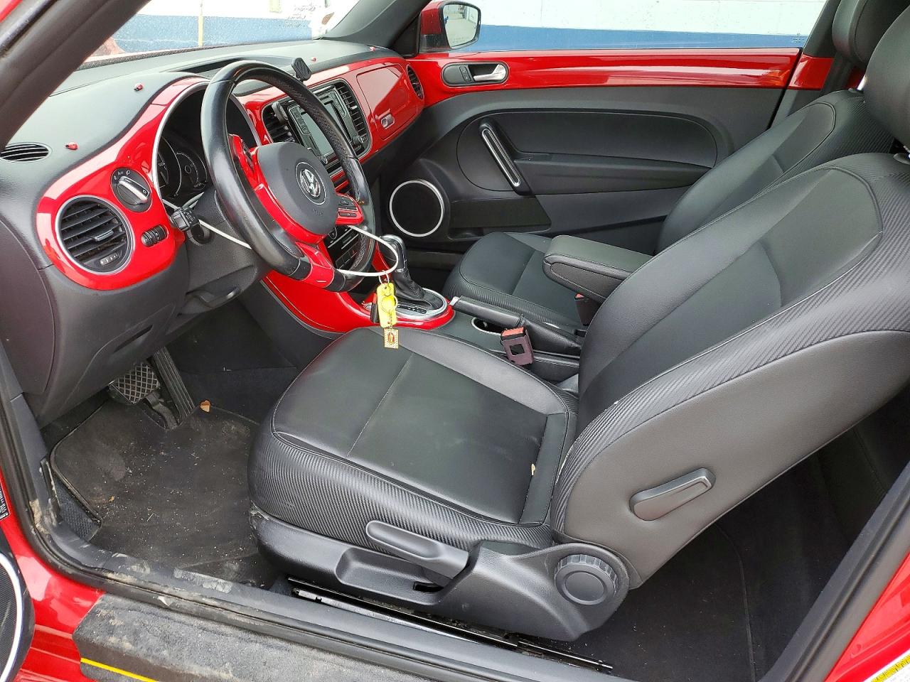 2018 VOLKSWAGEN BEETLE SE photo 7