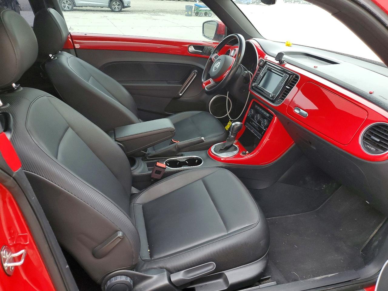 2018 VOLKSWAGEN BEETLE SE photo 10