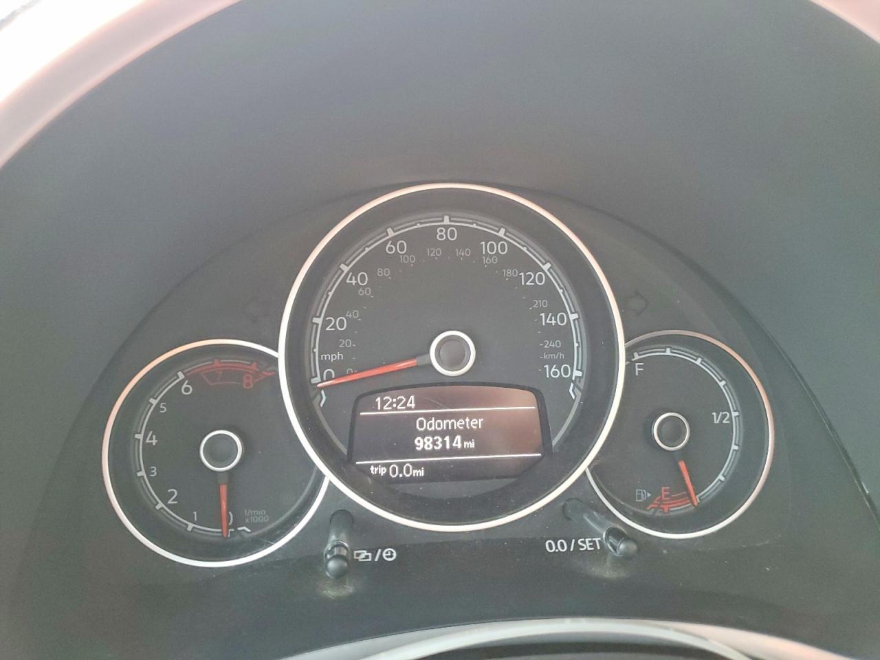 2018 VOLKSWAGEN BEETLE SE photo 9