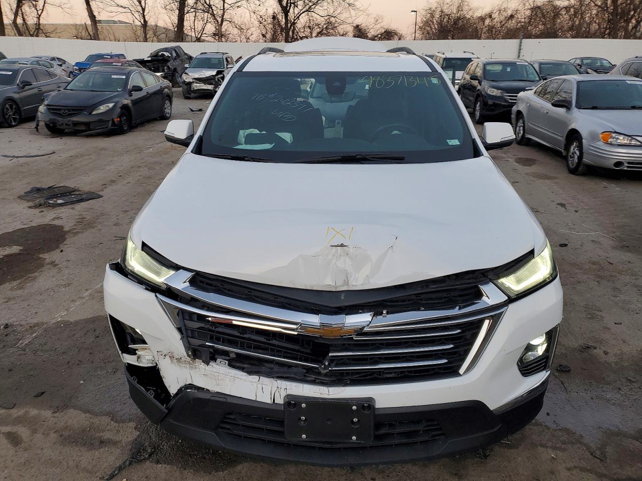 2023 CHEVROLET TRAVERSE LT photo 5
