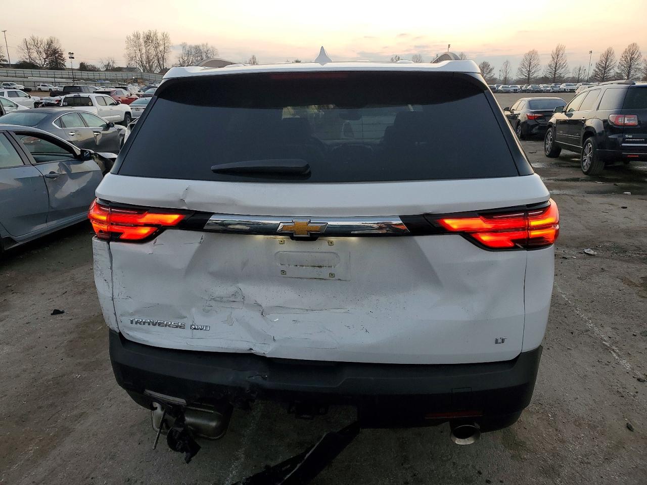 2023 CHEVROLET TRAVERSE LT photo 6