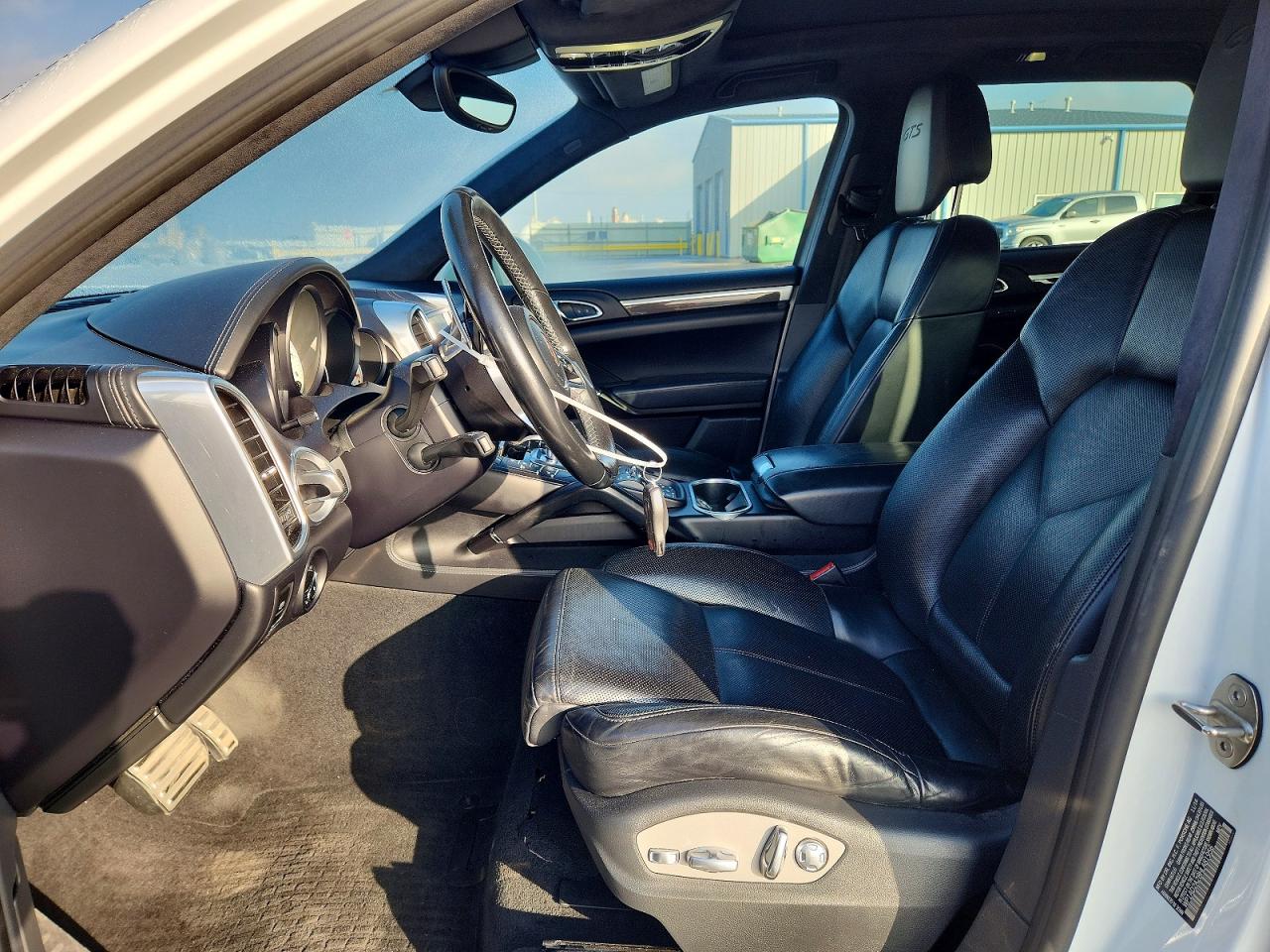 2017 PORSCHE CAYENNE GTS photo 13