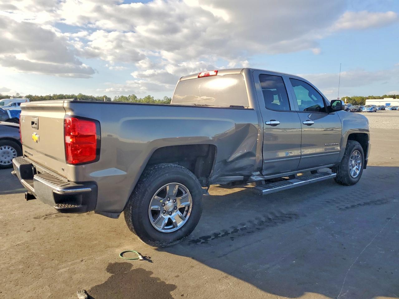 2017 CHEVROLET SILVERADO C1500 LT photo 3