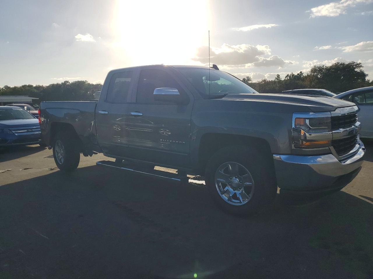 2017 CHEVROLET SILVERADO C1500 LT photo 4