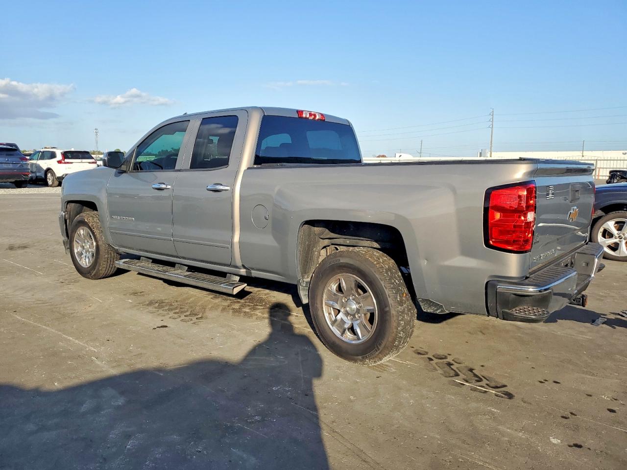 2017 CHEVROLET SILVERADO C1500 LT photo 2