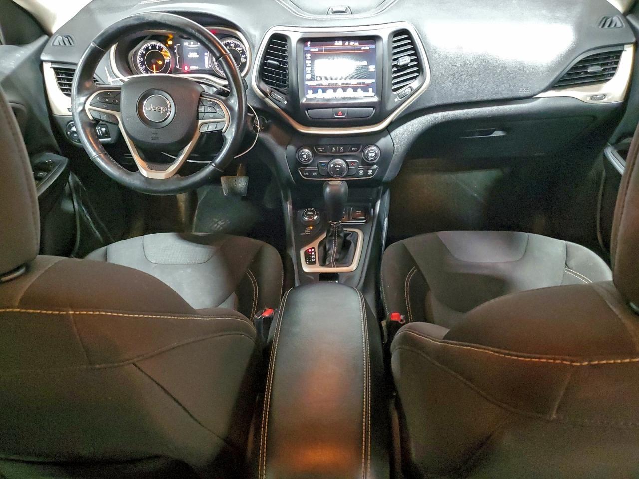 2016 JEEP CHEROKEE LATITUDE photo 8
