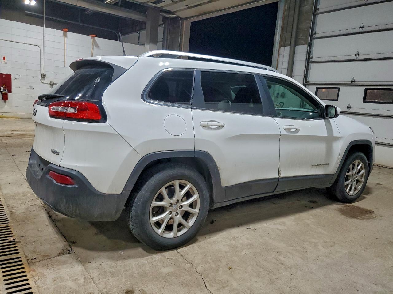 2016 JEEP CHEROKEE LATITUDE photo 3