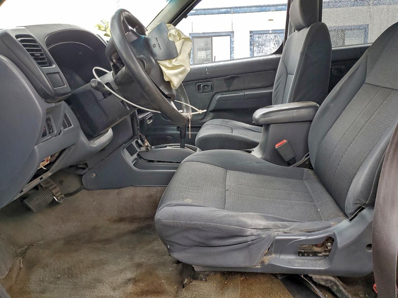 2001 NISSAN FRONTIER CREW CAB XE photo 7