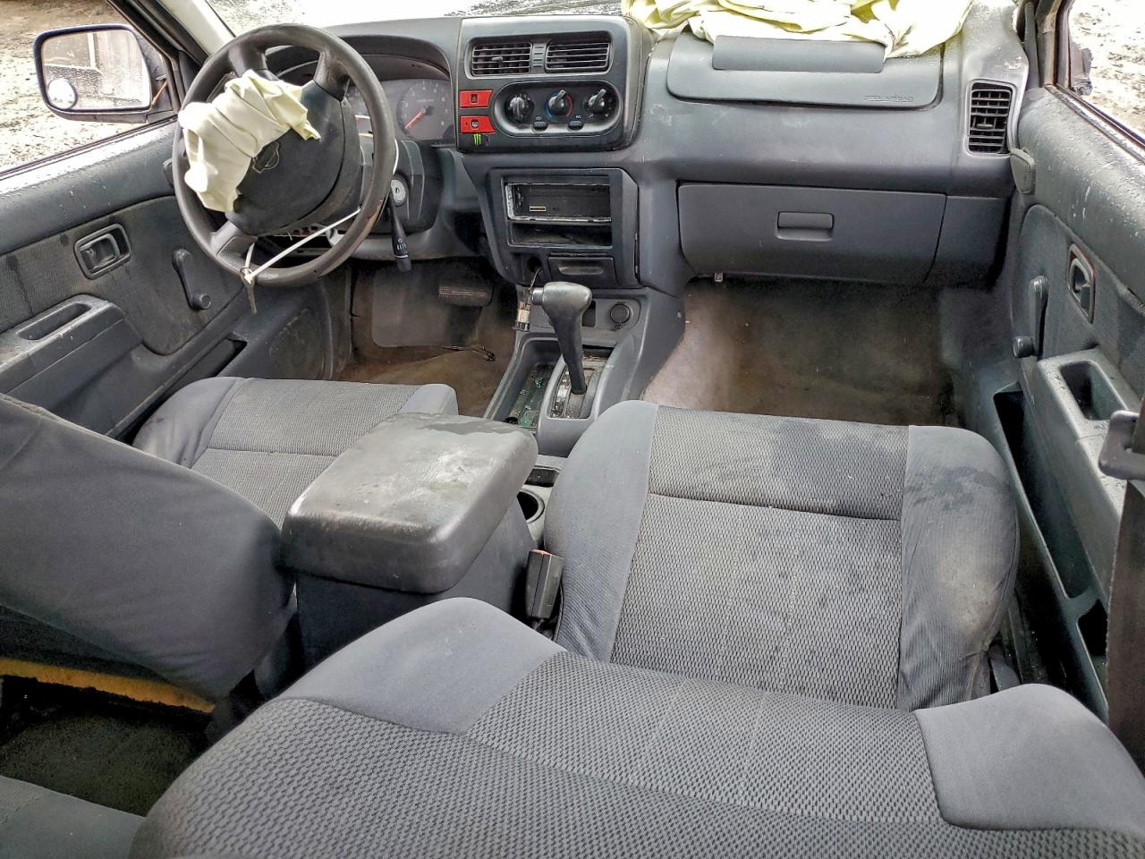 2001 NISSAN FRONTIER CREW CAB XE photo 8