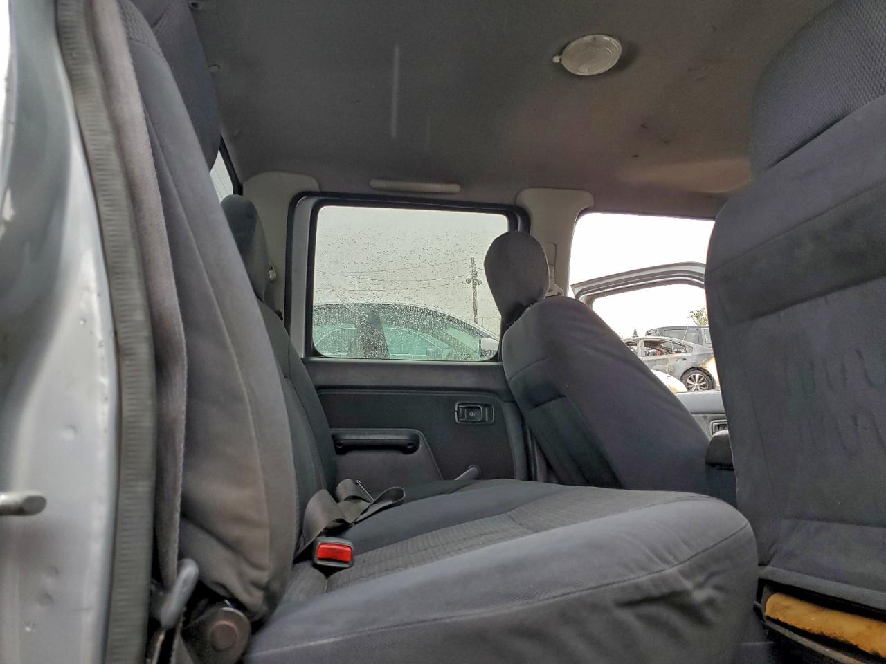 2001 NISSAN FRONTIER CREW CAB XE photo 10