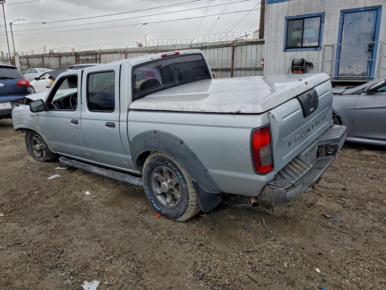 2001 NISSAN FRONTIER CREW CAB XE photo 2
