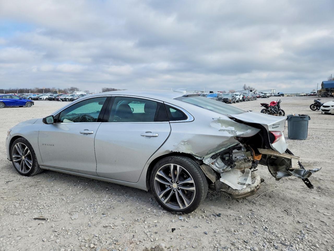 2022 CHEVROLET MALIBU LT photo 3