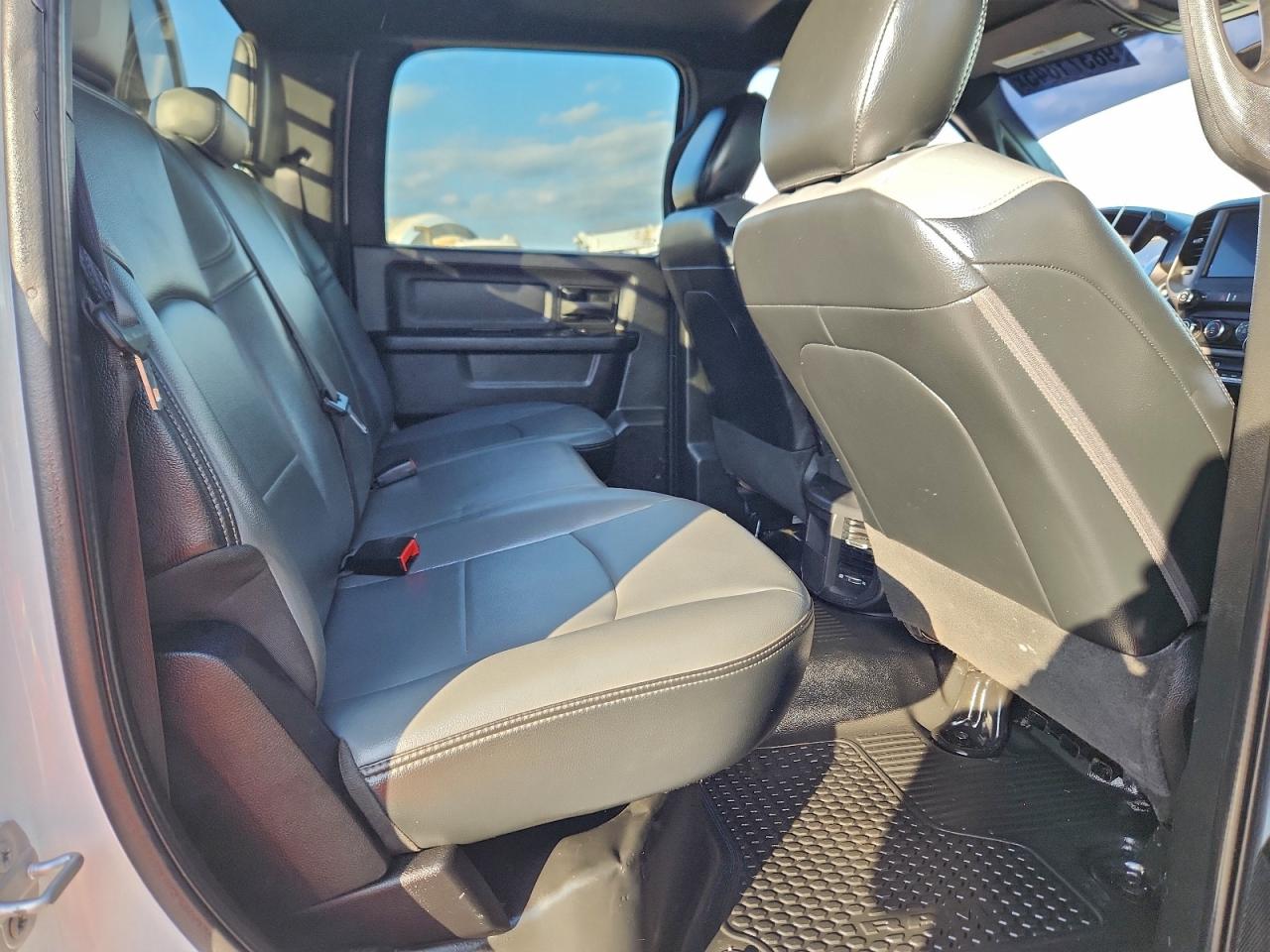 2022 RAM 3500 FLATBED TRUCK photo 10