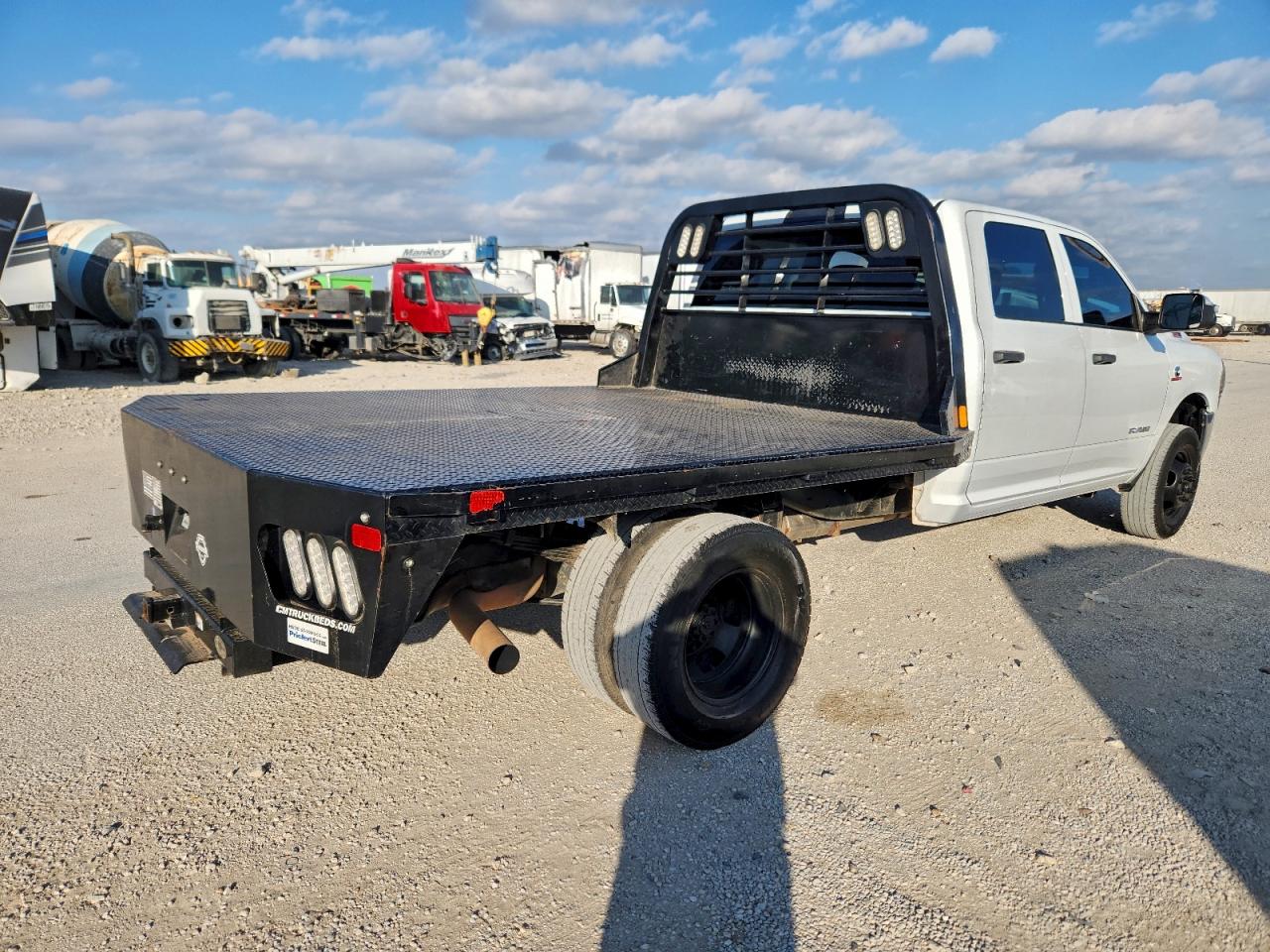 2022 RAM 3500 FLATBED TRUCK photo 3